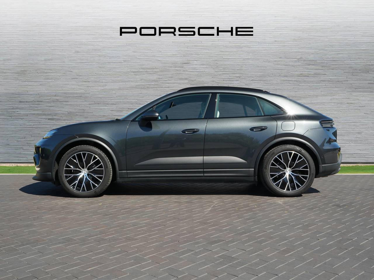 Macan BASE (9) image 02