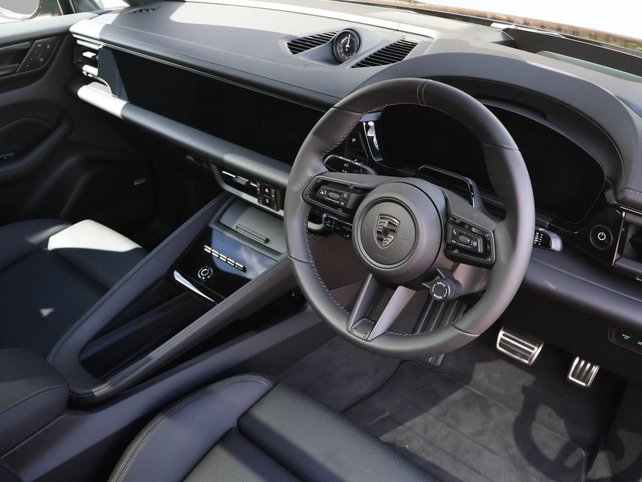 Macan (57) image 15