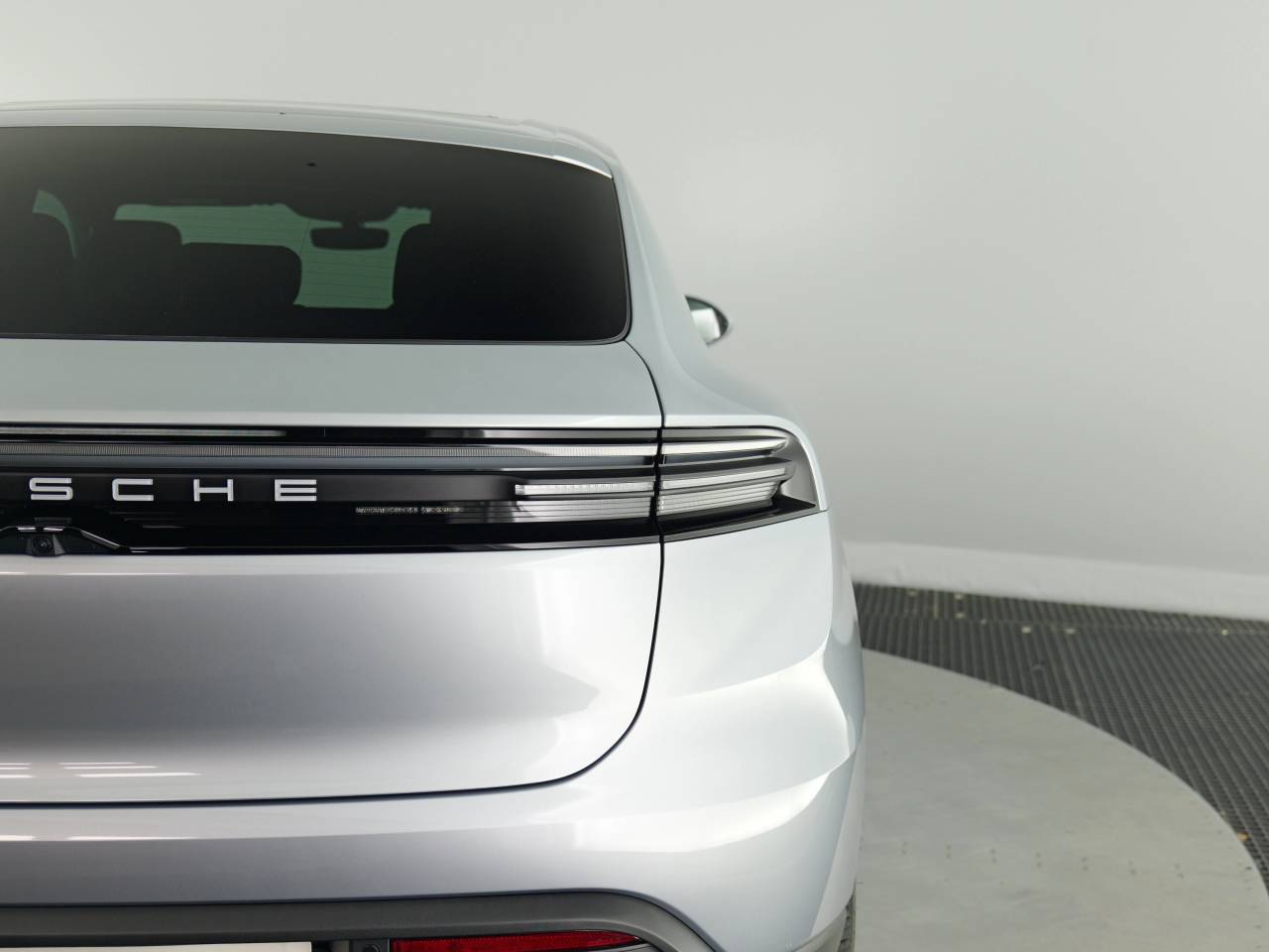 Macan (100) image 15