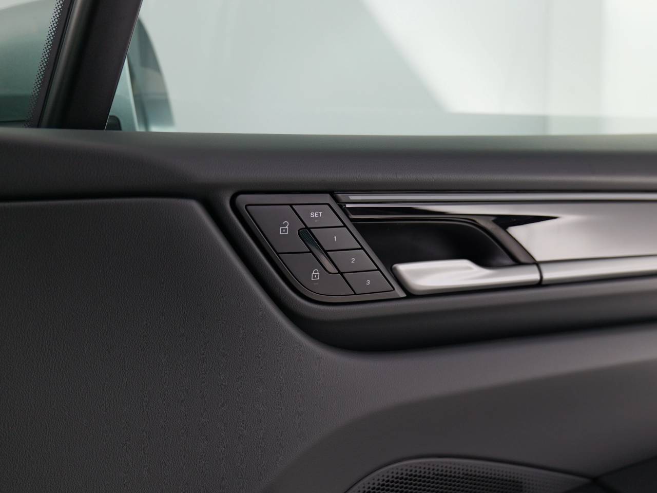 Macan (100) image 30