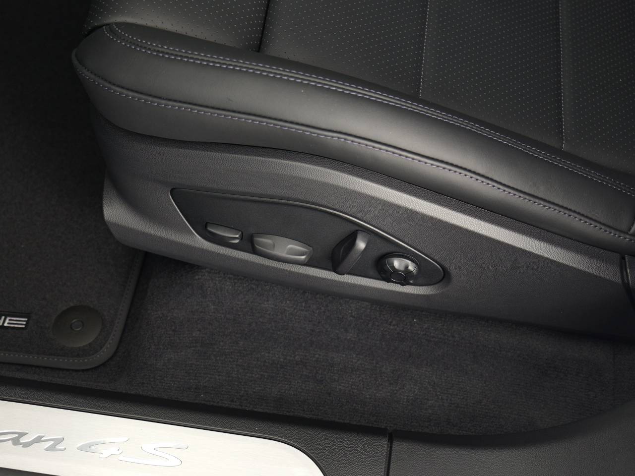 Macan (100) image 26
