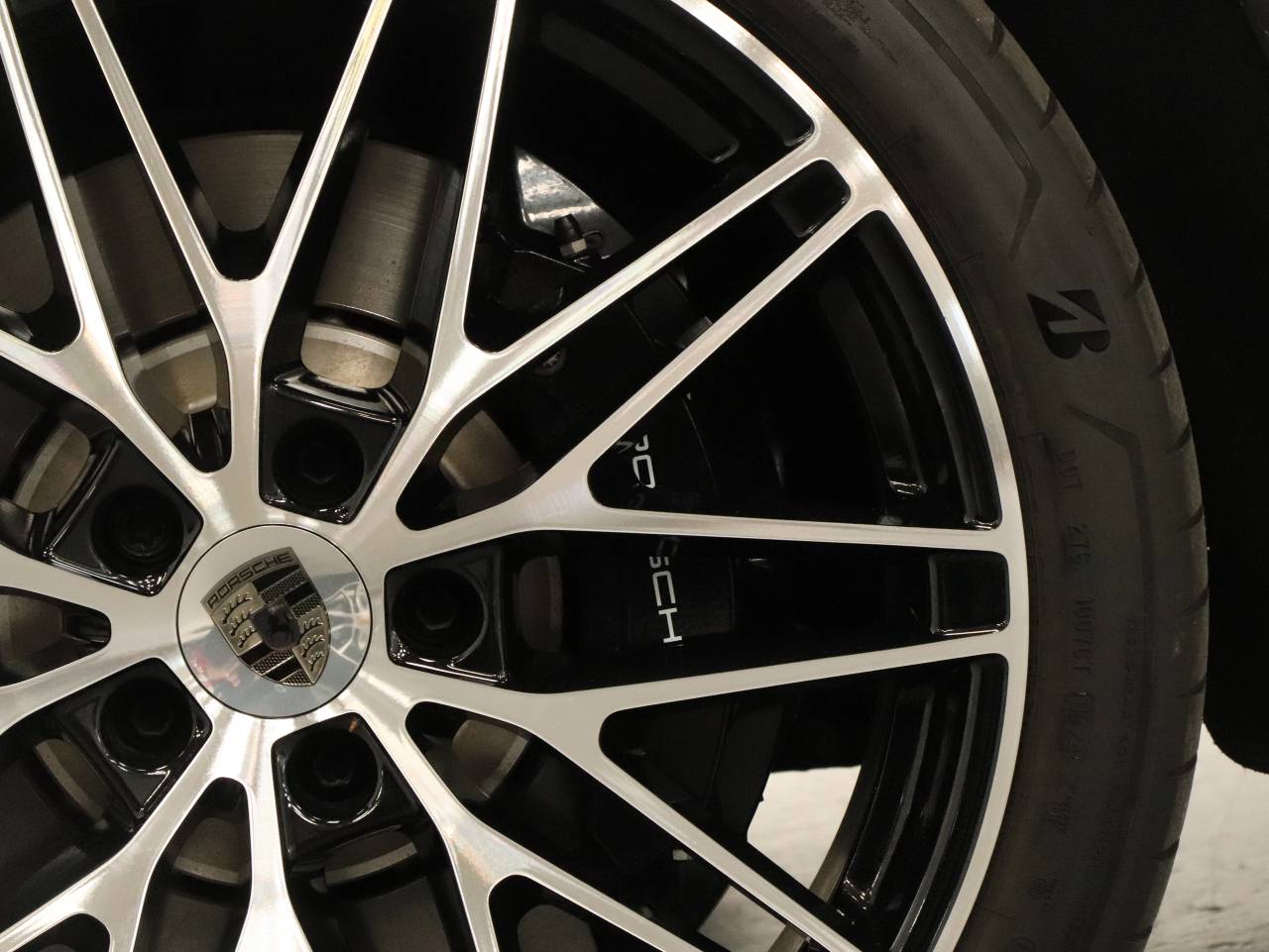Macan TURBO (2) image 09