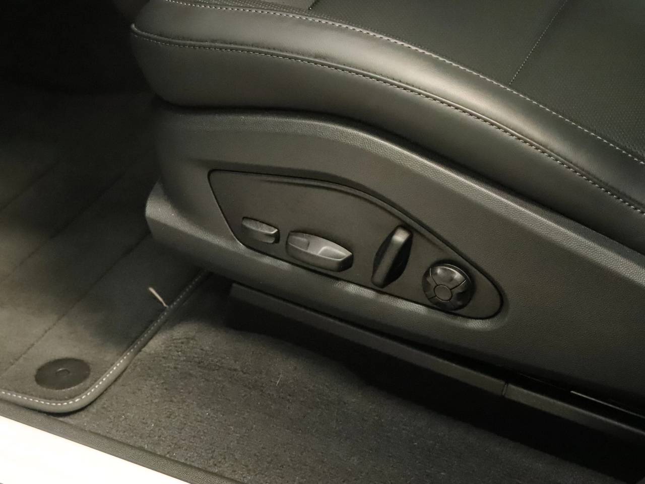 Macan TURBO (2) image 26