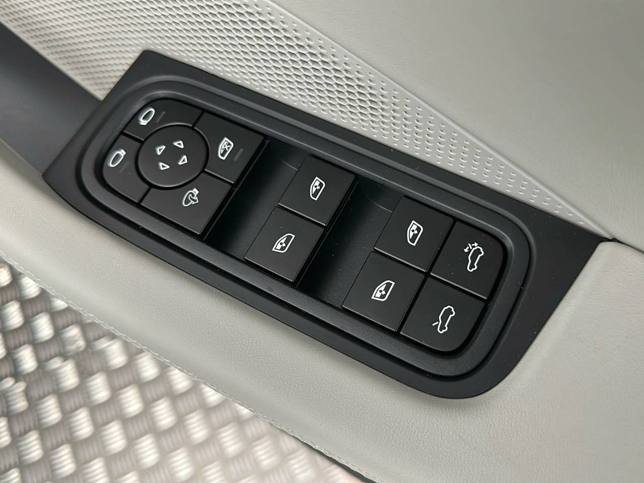 Macan BASE (15) image 18