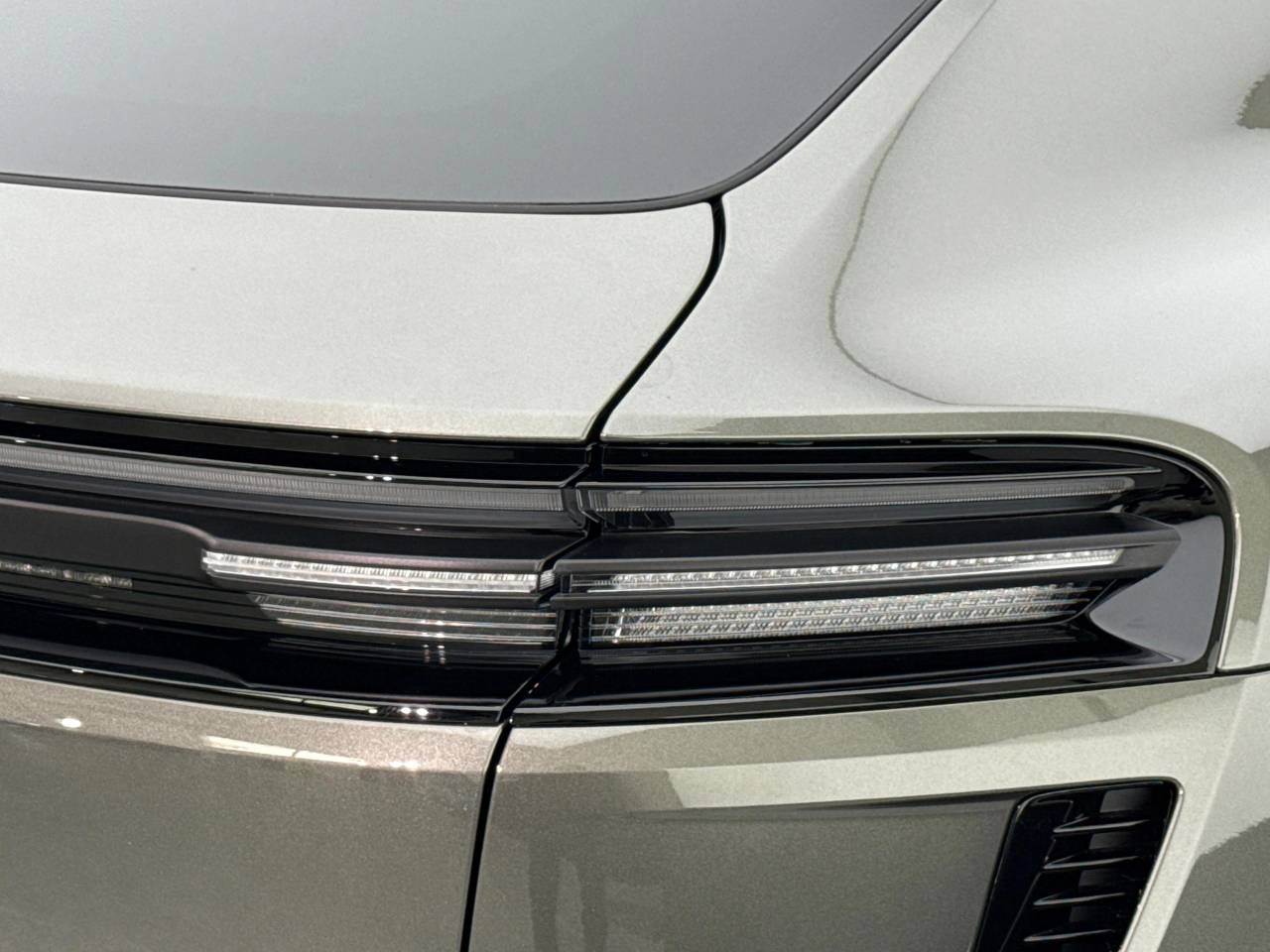 Macan (99) image 14