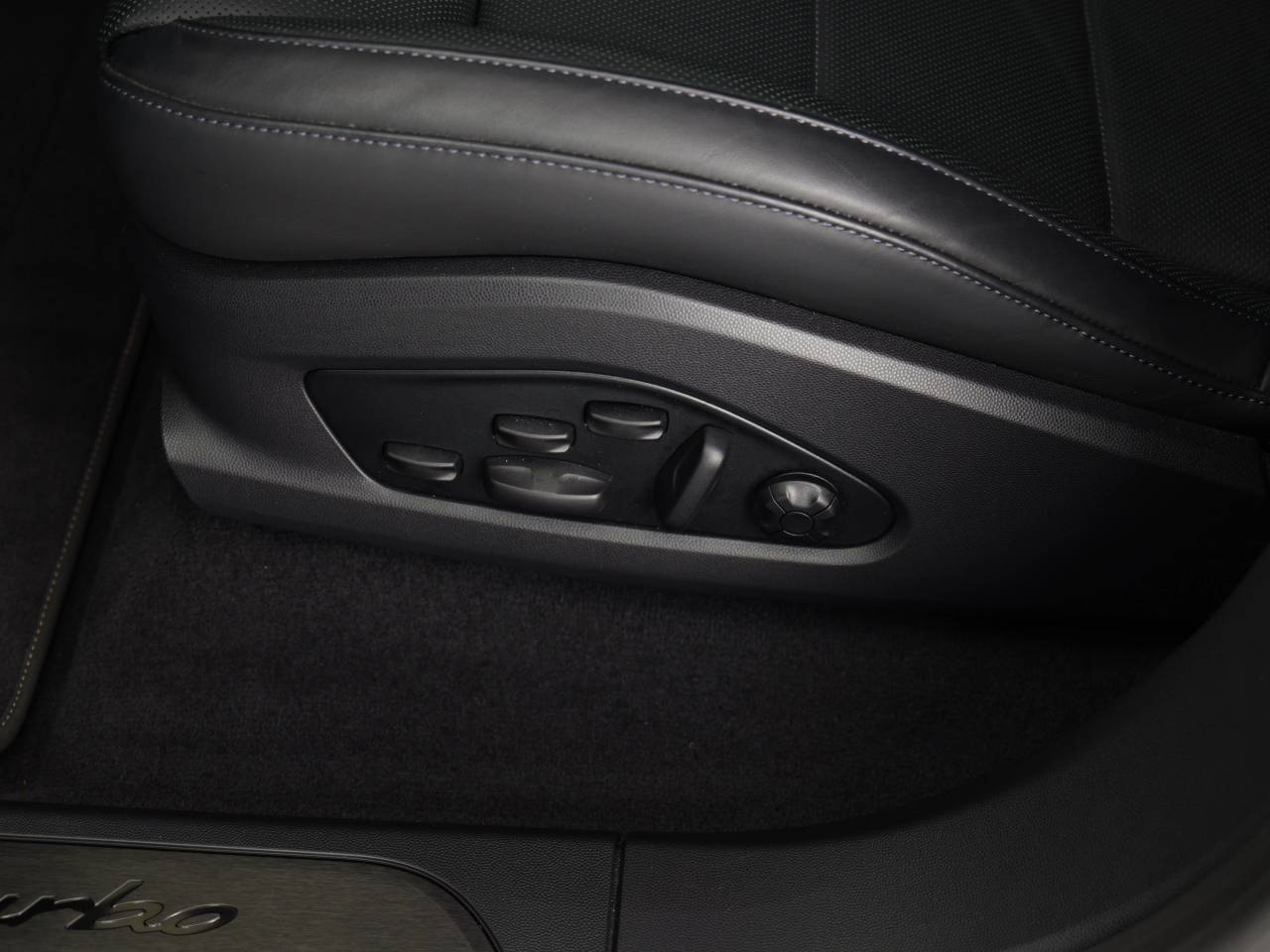 Macan TURBO (5) image 32