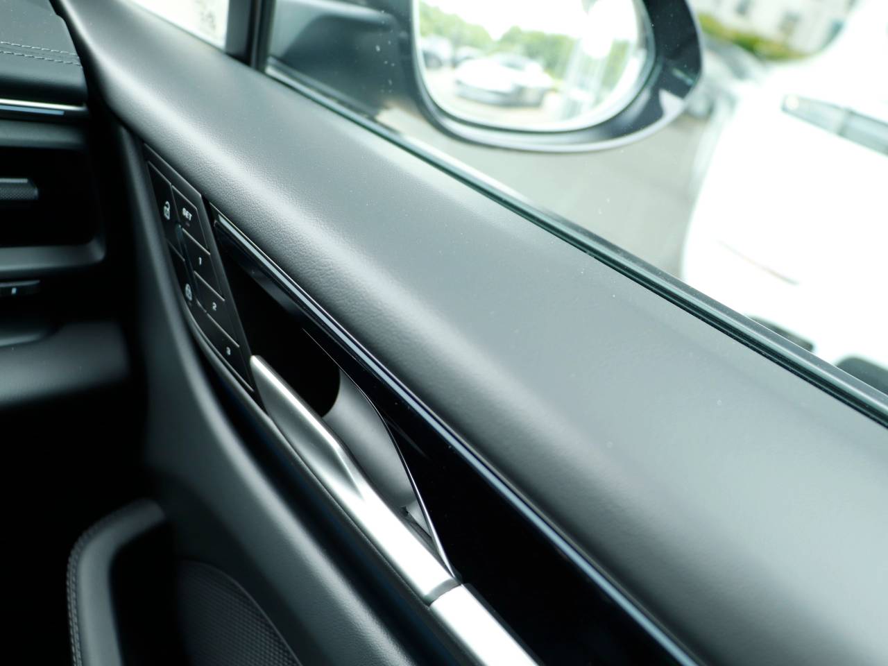 Macan (72) image 23
