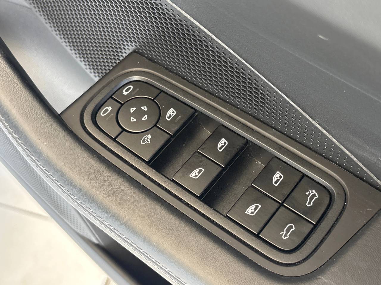 Macan 4S (1) image 34