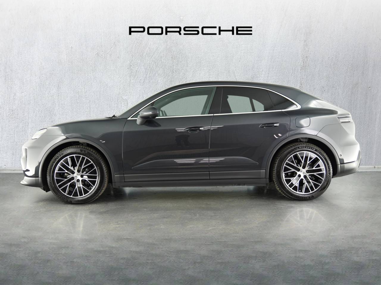 Macan BASE (12) image 02