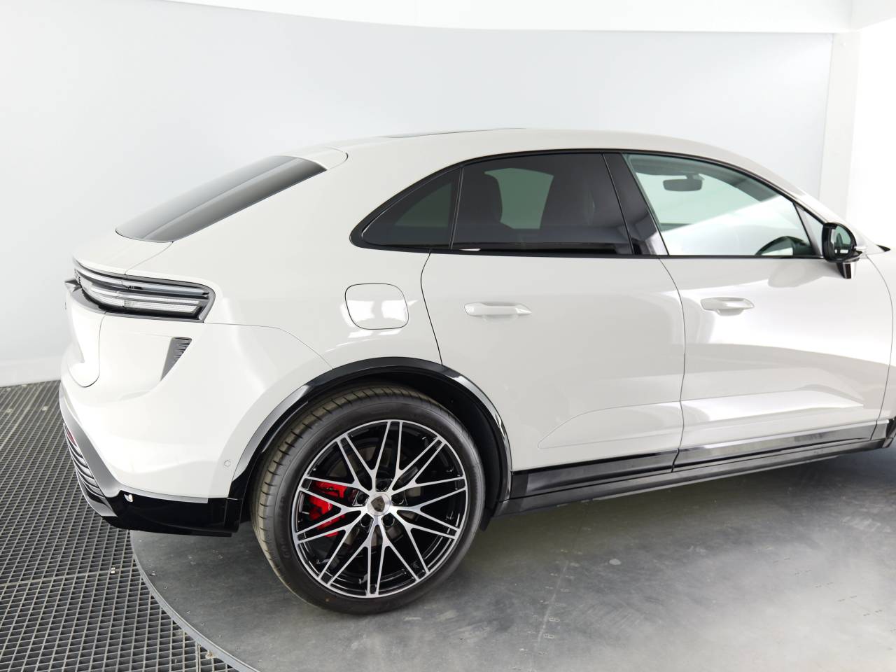 Macan (111) image 17