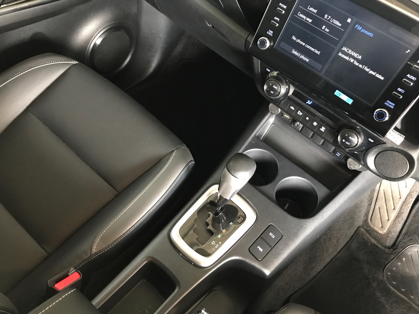 Toyota Hilux 2.8GD-6 DOUBLE CAB RAIDER AUTO