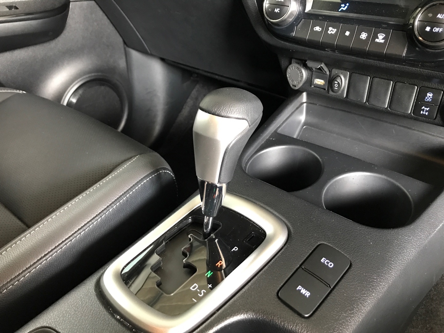 Toyota Hilux 2.8GD-6 DOUBLE CAB RAIDER AUTO