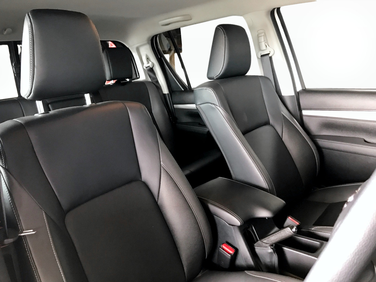 Toyota Hilux 2.8GD-6 DOUBLE CAB RAIDER AUTO