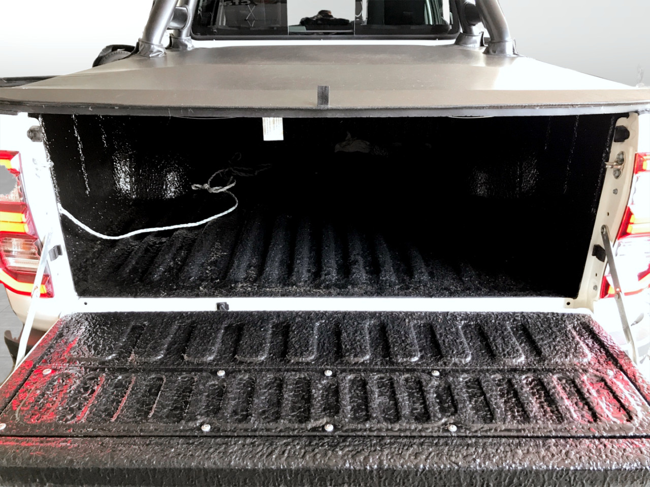 Toyota Hilux 2.8GD-6 DOUBLE CAB RAIDER AUTO