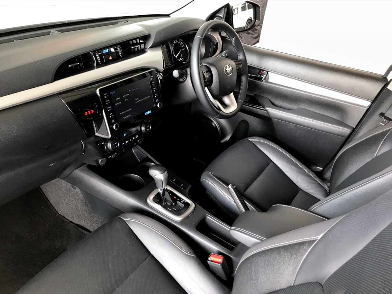 Toyota Hilux 2.8GD-6 DOUBLE CAB RAIDER AUTO