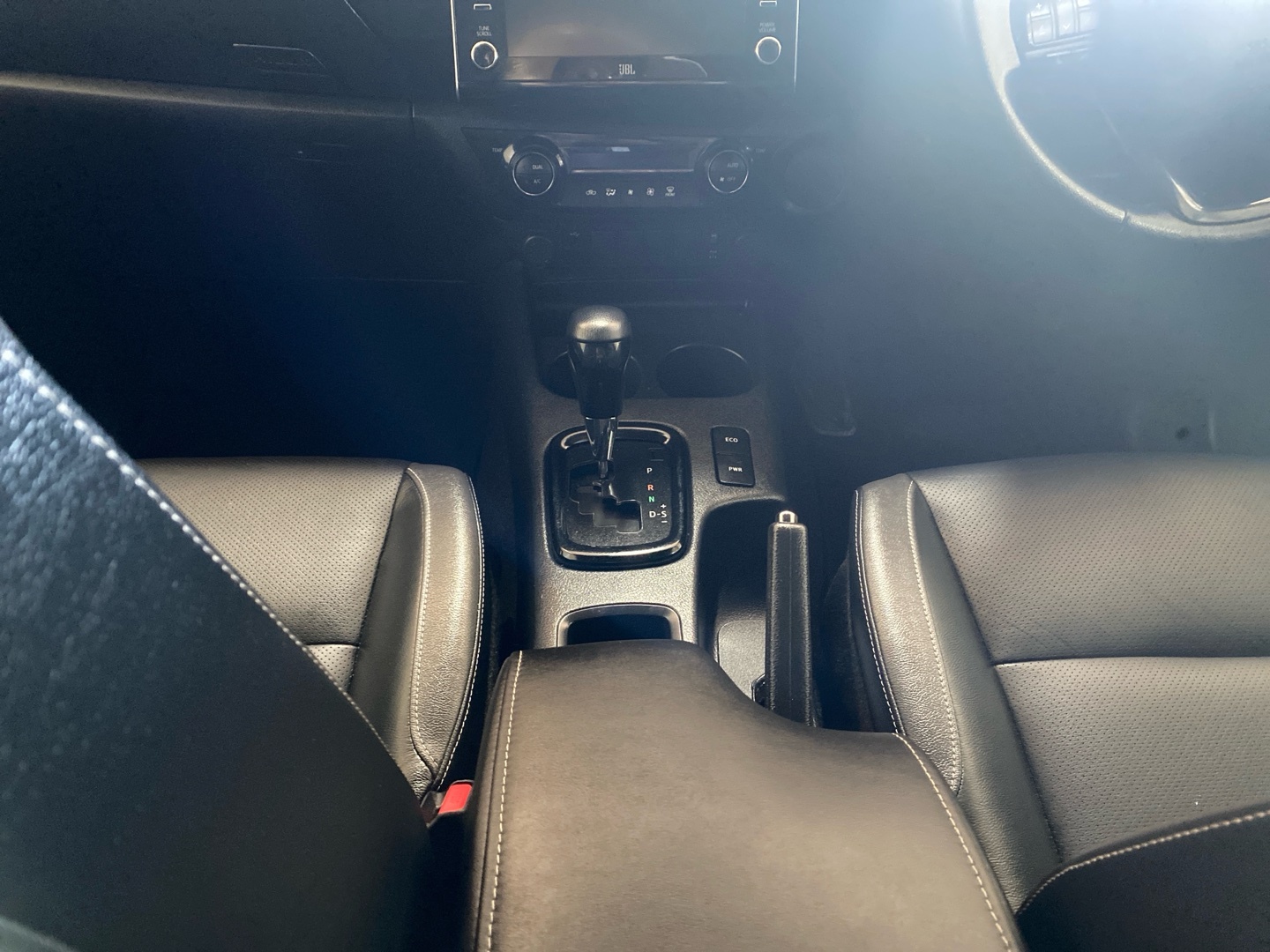 Toyota Hilux 2.8 GD-6 RB LEGEND 4×2 A/T P/U D/C