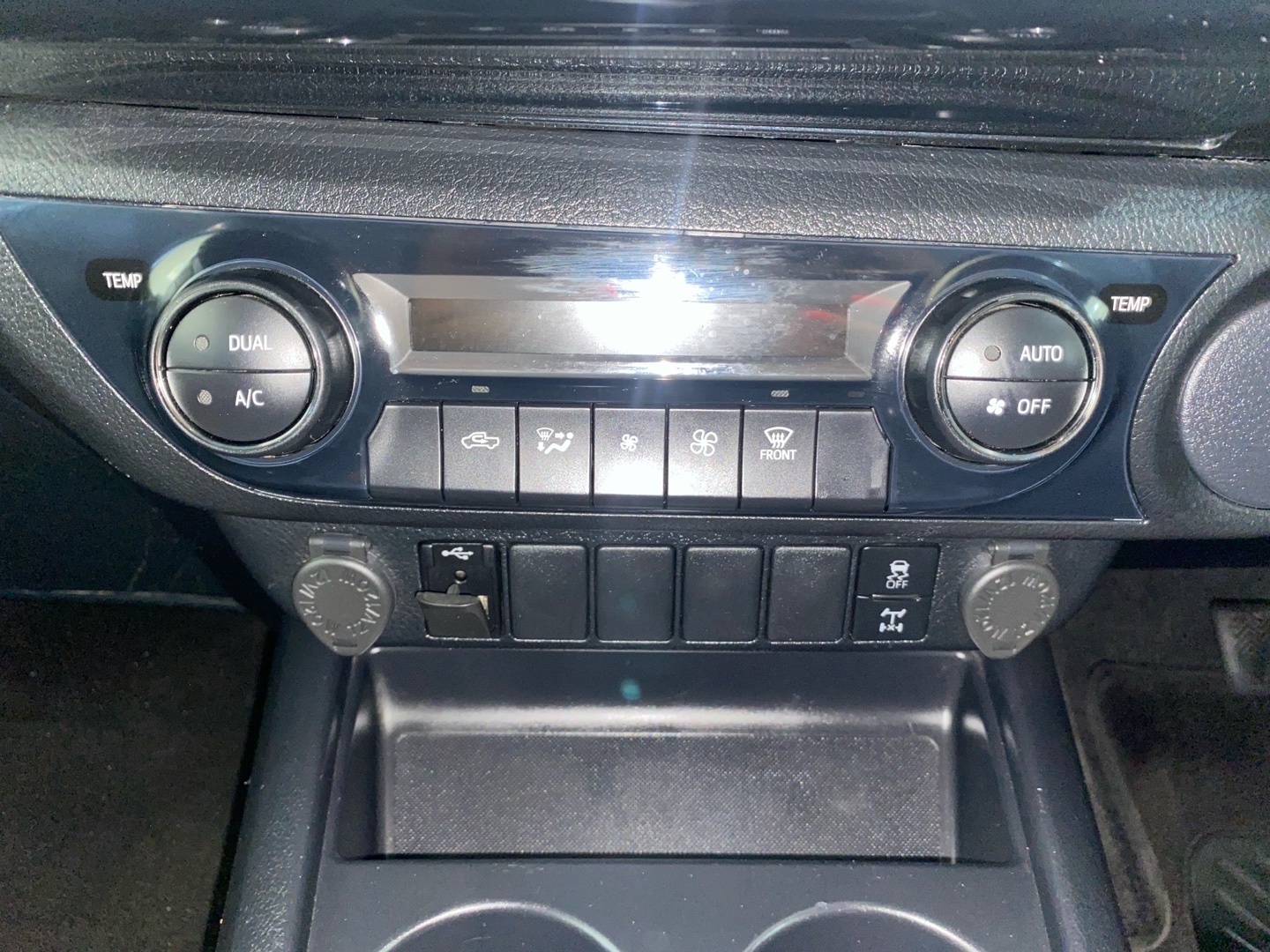 Toyota Hilux 2.8 GD-6 RB LEGEND 4×2 A/T P/U D/C