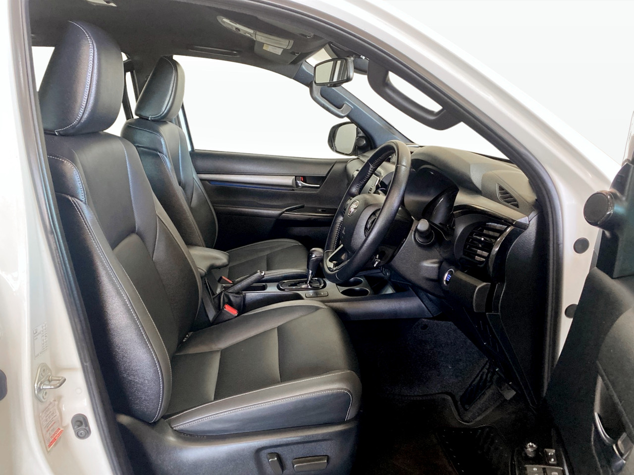 Toyota Hilux 2.8 GD-6 RB LEGEND 4×2 A/T P/U D/C