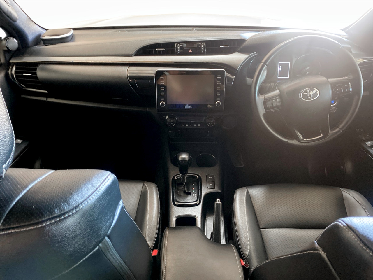 Toyota Hilux 2.8 GD-6 RB LEGEND 4×2 A/T P/U D/C