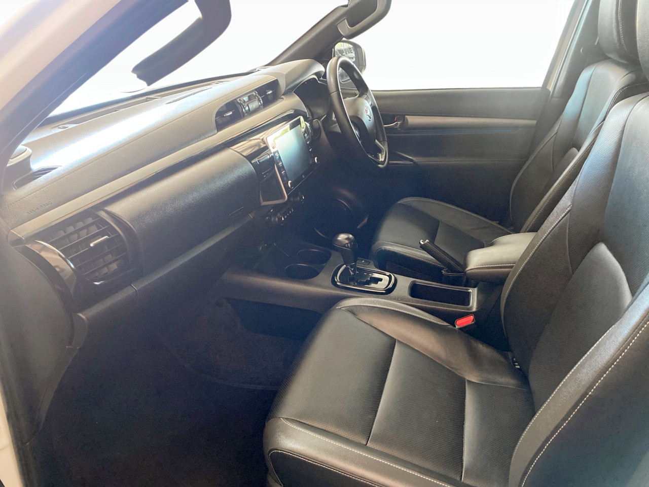 Toyota Hilux 2.8 GD-6 RB LEGEND 4×2 A/T P/U D/C