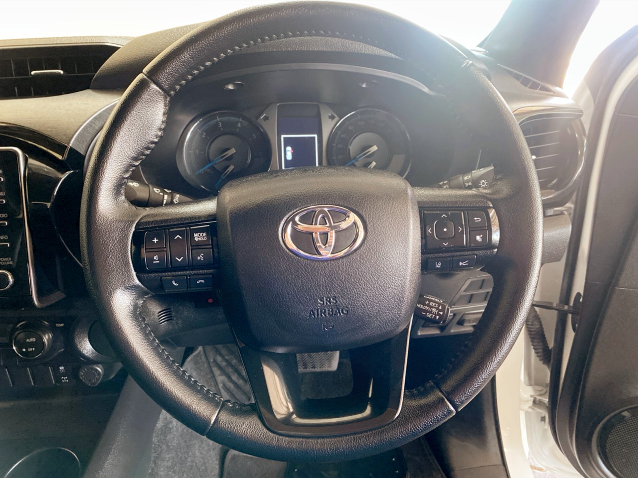 Toyota Hilux 2.8 GD-6 RB LEGEND 4×2 A/T P/U D/C