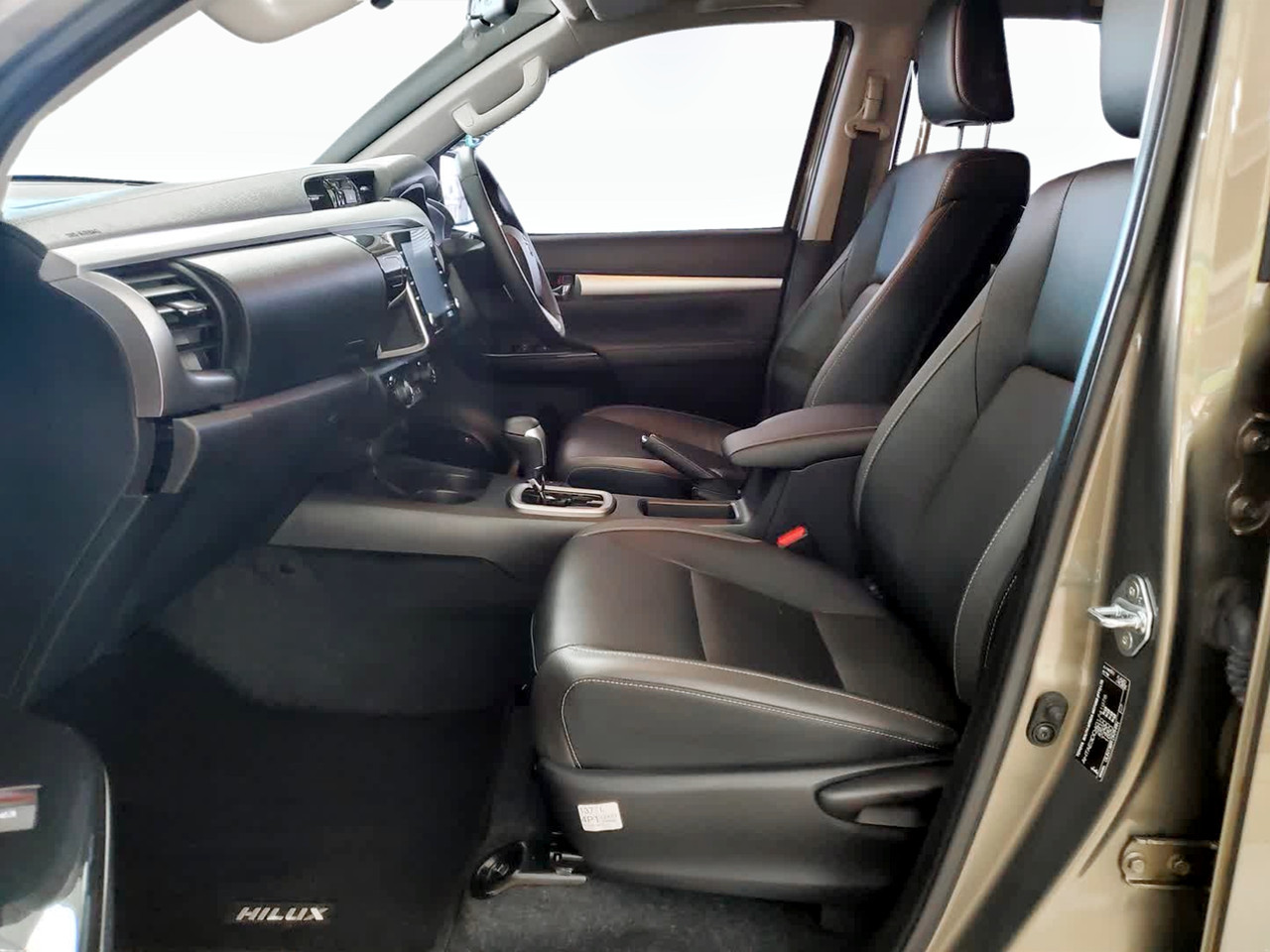 Toyota Hilux 2.8GD-6 48V DOUBLE CAB RAIDER