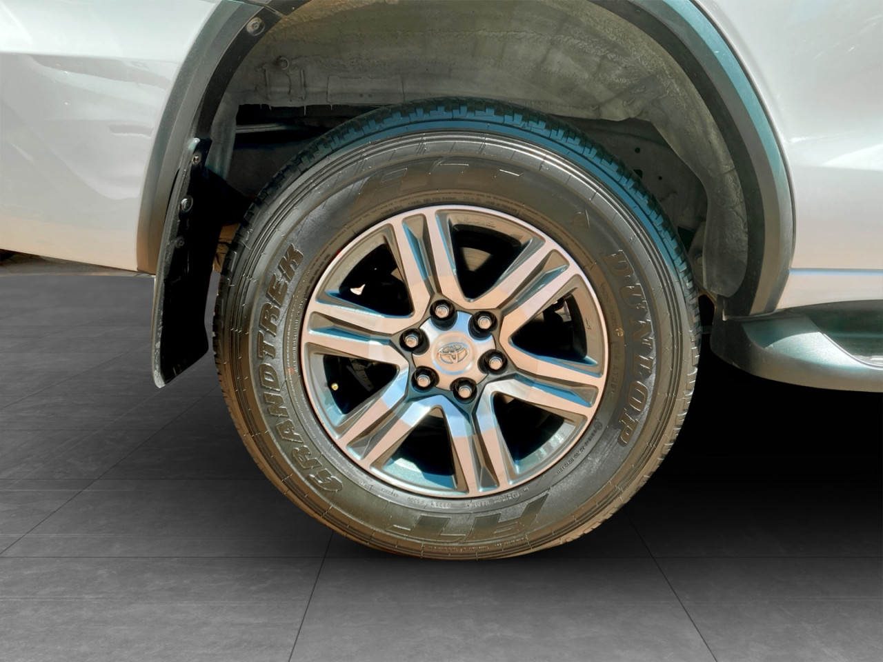 Toyota Fortuner 2.4GD-6 R/B A/T