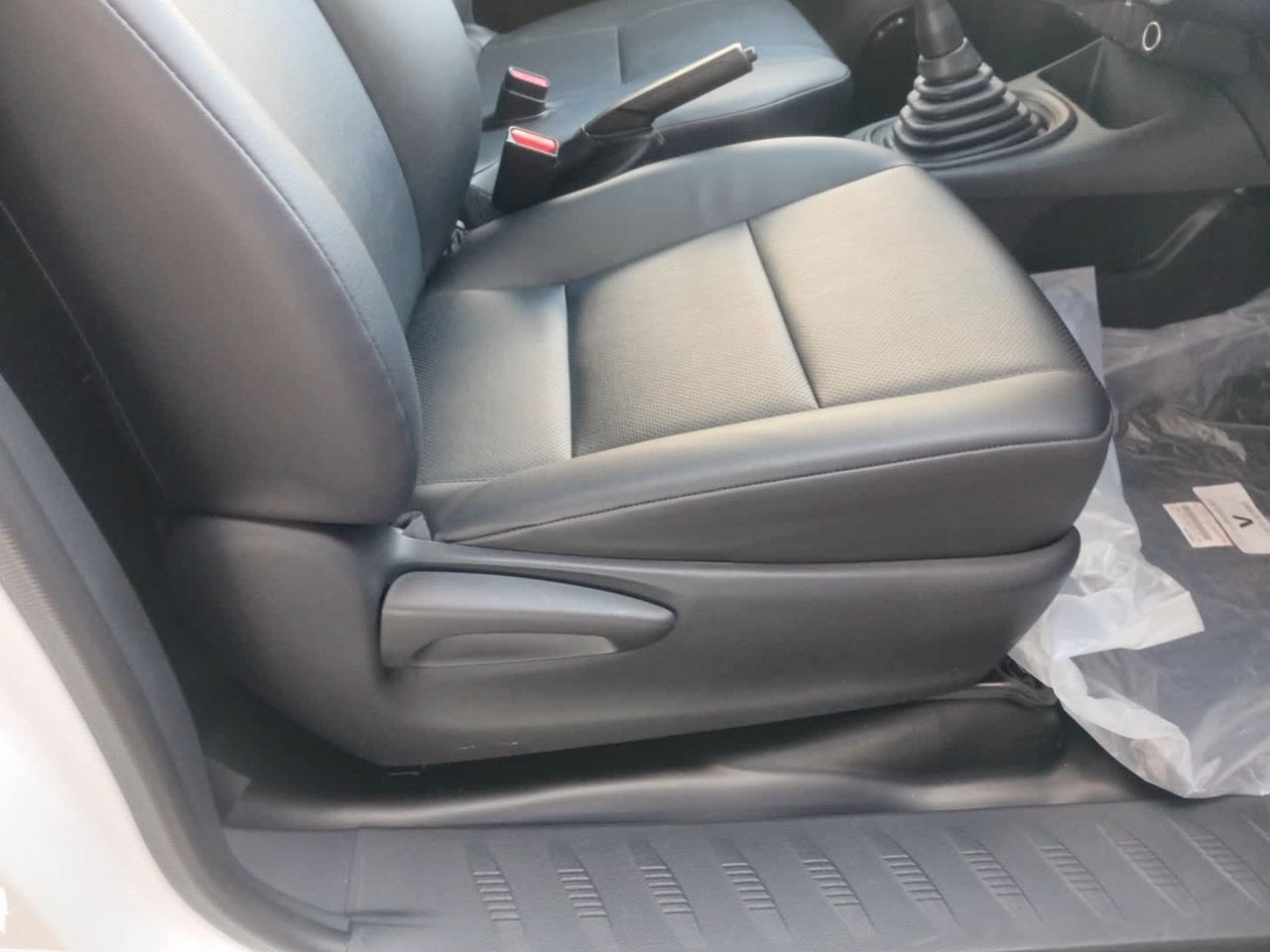 Toyota Hilux 2.4GD SINGLE CAB FLAT DECK