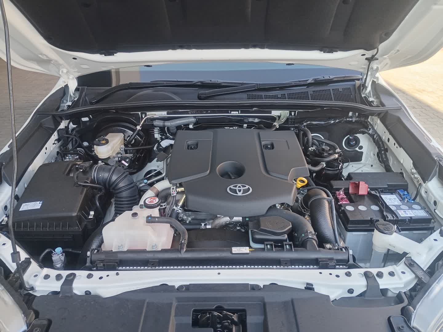 Toyota Hilux 2.4GD SINGLE CAB FLAT DECK