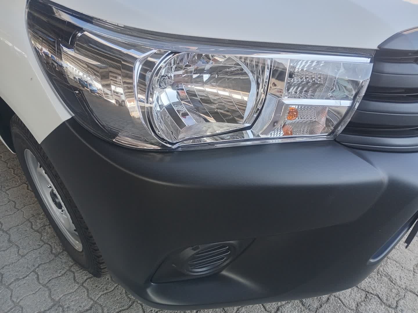 Toyota Hilux 2.4GD SINGLE CAB FLAT DECK