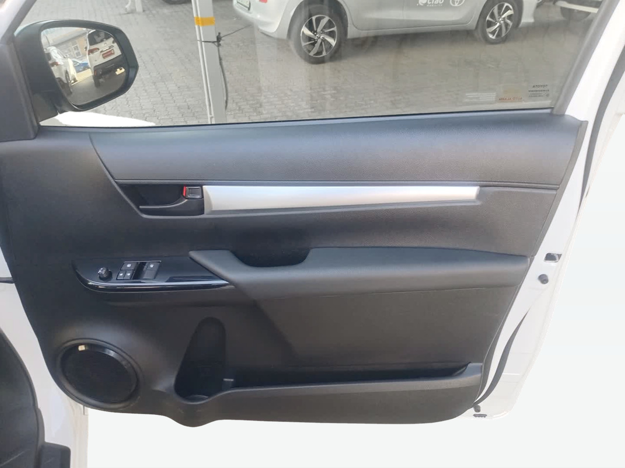 Toyota Hilux 2.4GD SINGLE CAB FLAT DECK