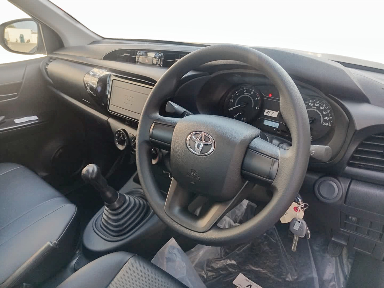 Toyota Hilux 2.4GD SINGLE CAB FLAT DECK