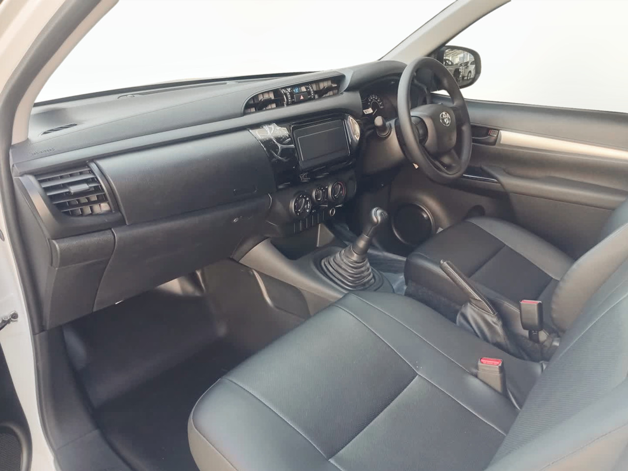 Toyota Hilux 2.4GD SINGLE CAB FLAT DECK