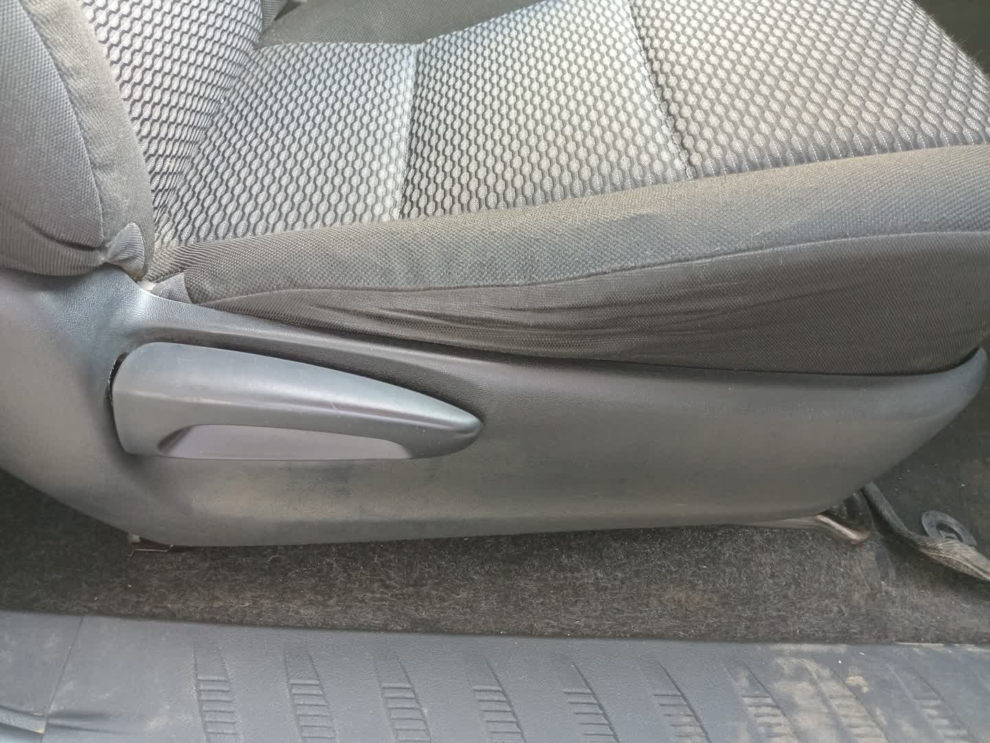 Toyota Hilux 2.4GD-6 SINGLE CAB RAIDER MANUAL