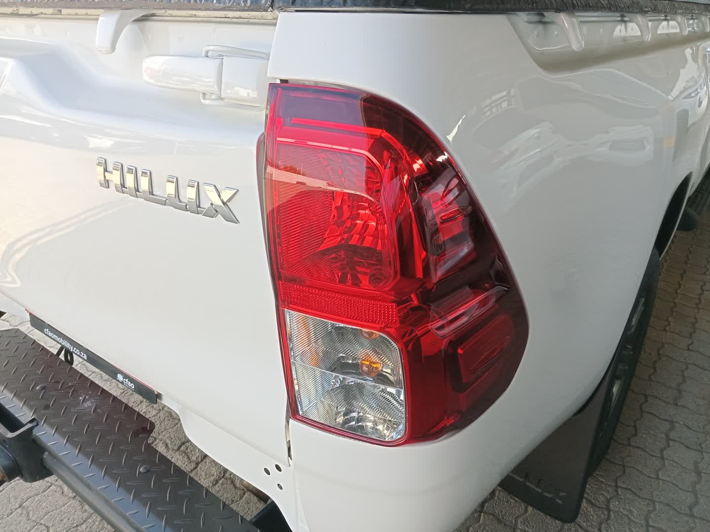 Toyota Hilux 2.4GD-6 SINGLE CAB RAIDER MANUAL
