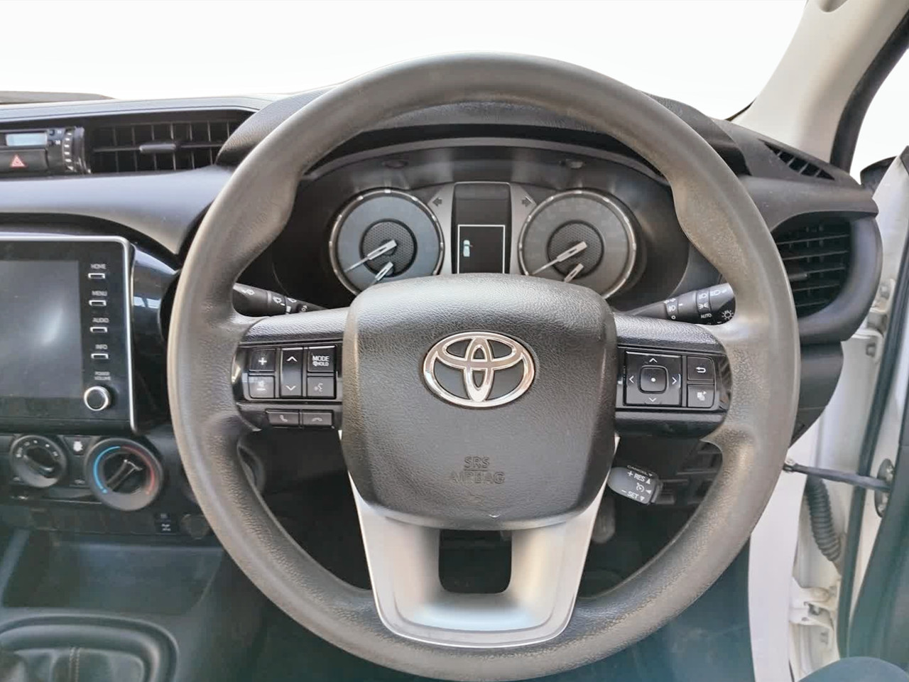 Toyota Hilux 2.4GD-6 SINGLE CAB RAIDER MANUAL
