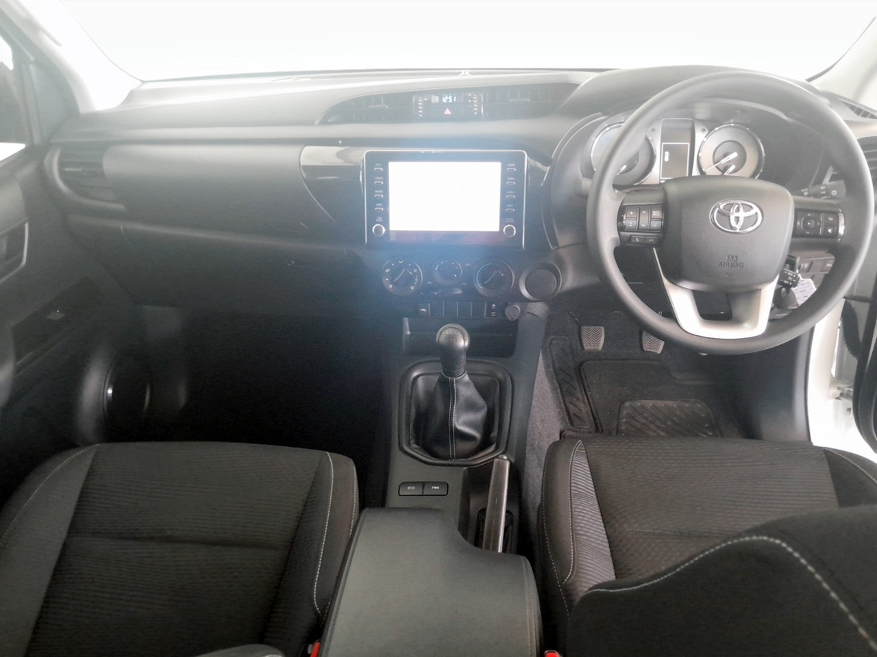 Toyota Hilux 2.4GD-6 XTRA CAB RAIDER MANUAL