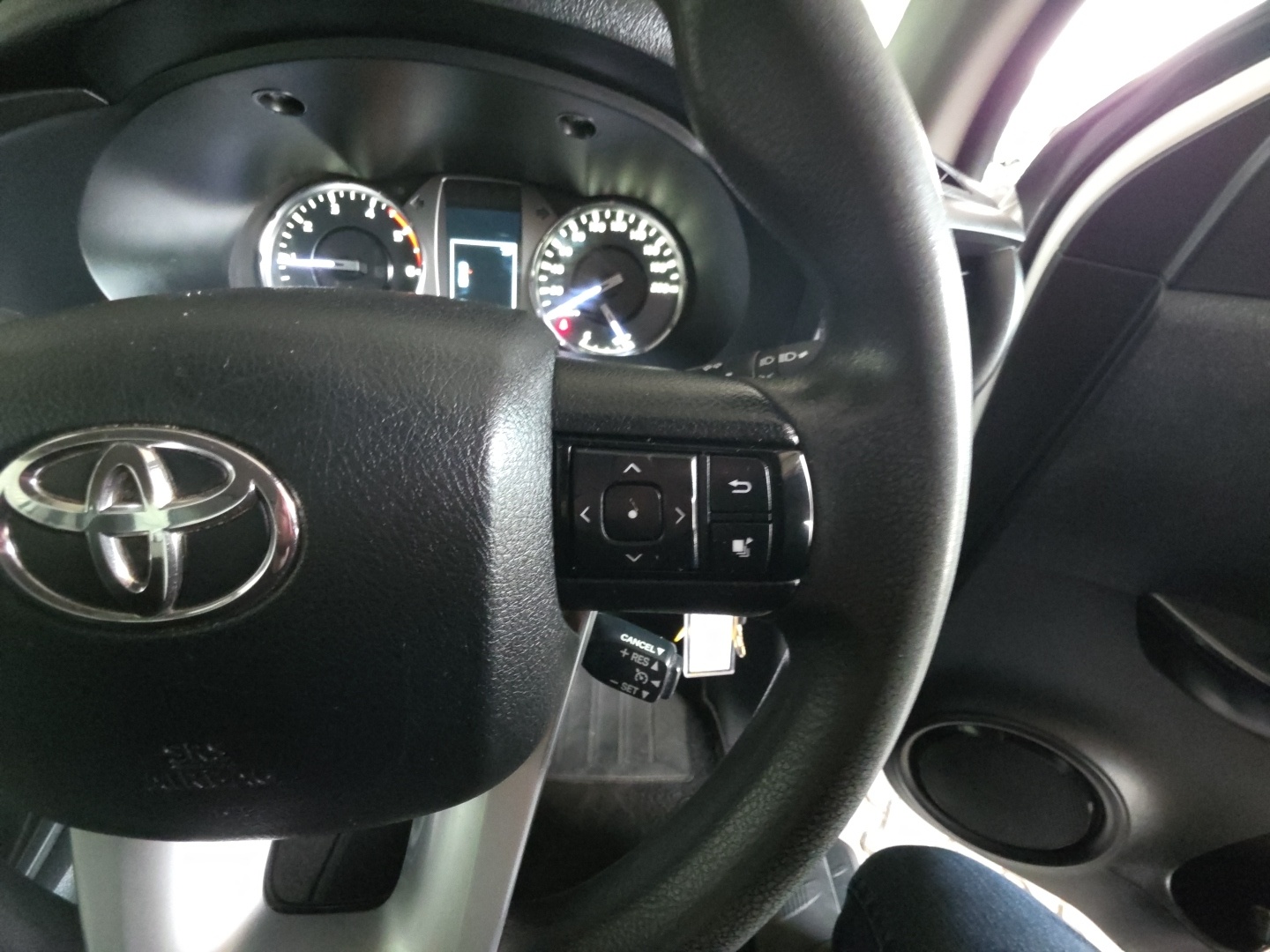 Toyota Hilux 2.4GD-6 SINGLE CAB 4X4 RAIDER MANUAL