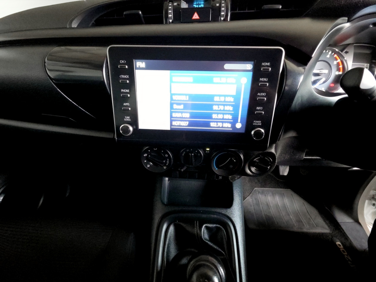 Toyota Hilux 2.4GD-6 SINGLE CAB 4X4 RAIDER MANUAL