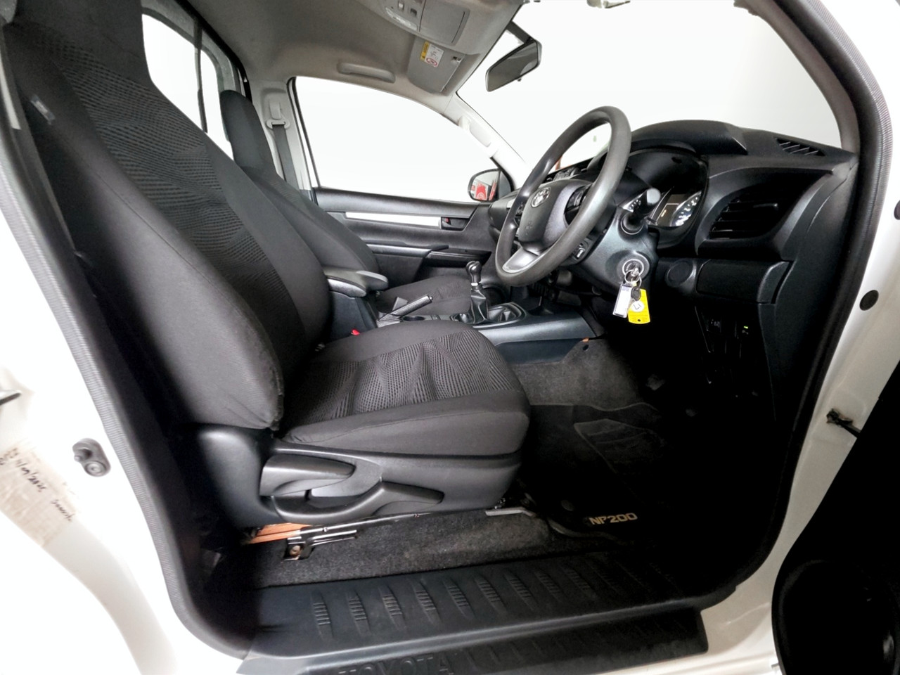 Toyota Hilux 2.4GD-6 SINGLE CAB 4X4 RAIDER MANUAL
