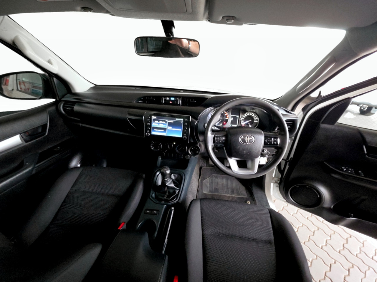 Toyota Hilux 2.4GD-6 SINGLE CAB 4X4 RAIDER MANUAL