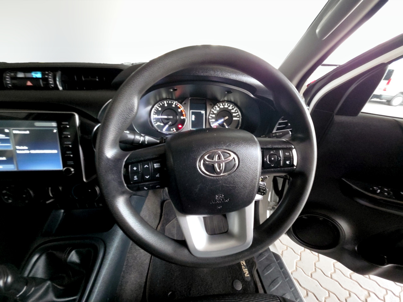 Toyota Hilux 2.4GD-6 SINGLE CAB 4X4 RAIDER MANUAL