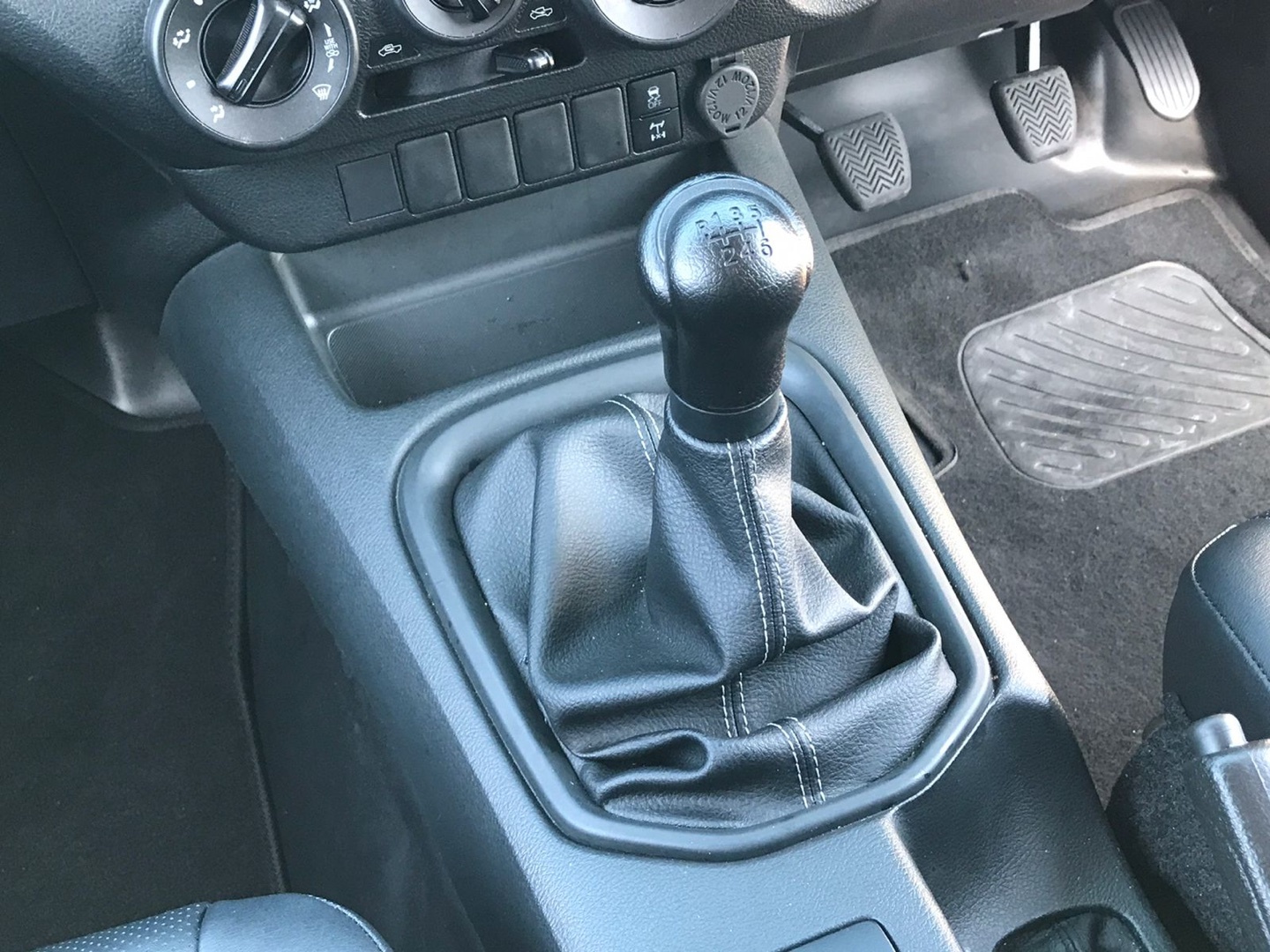 Toyota Hilux 2.4GD-6 SINGLE CAB 4X4 SR
