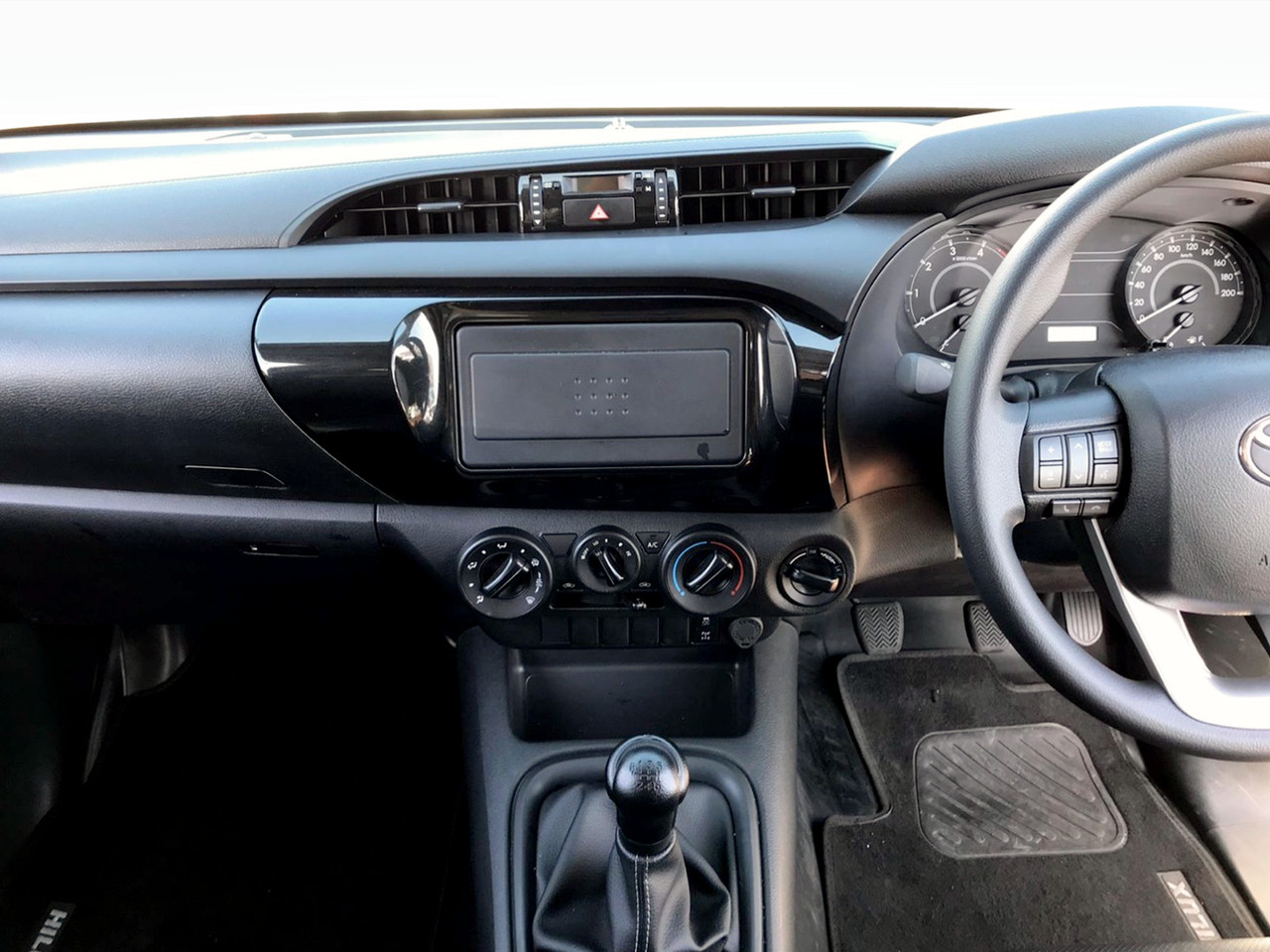 Toyota Hilux 2.4GD-6 SINGLE CAB 4X4 SR