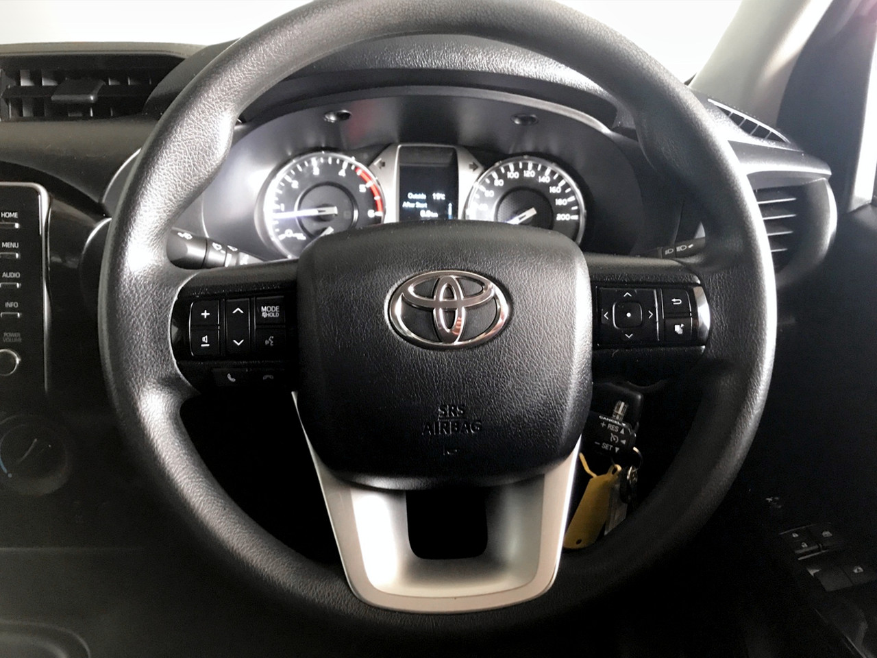 Toyota Hilux 2.4GD-6 SINGLE CAB 4X4 RAIDER MANUAL