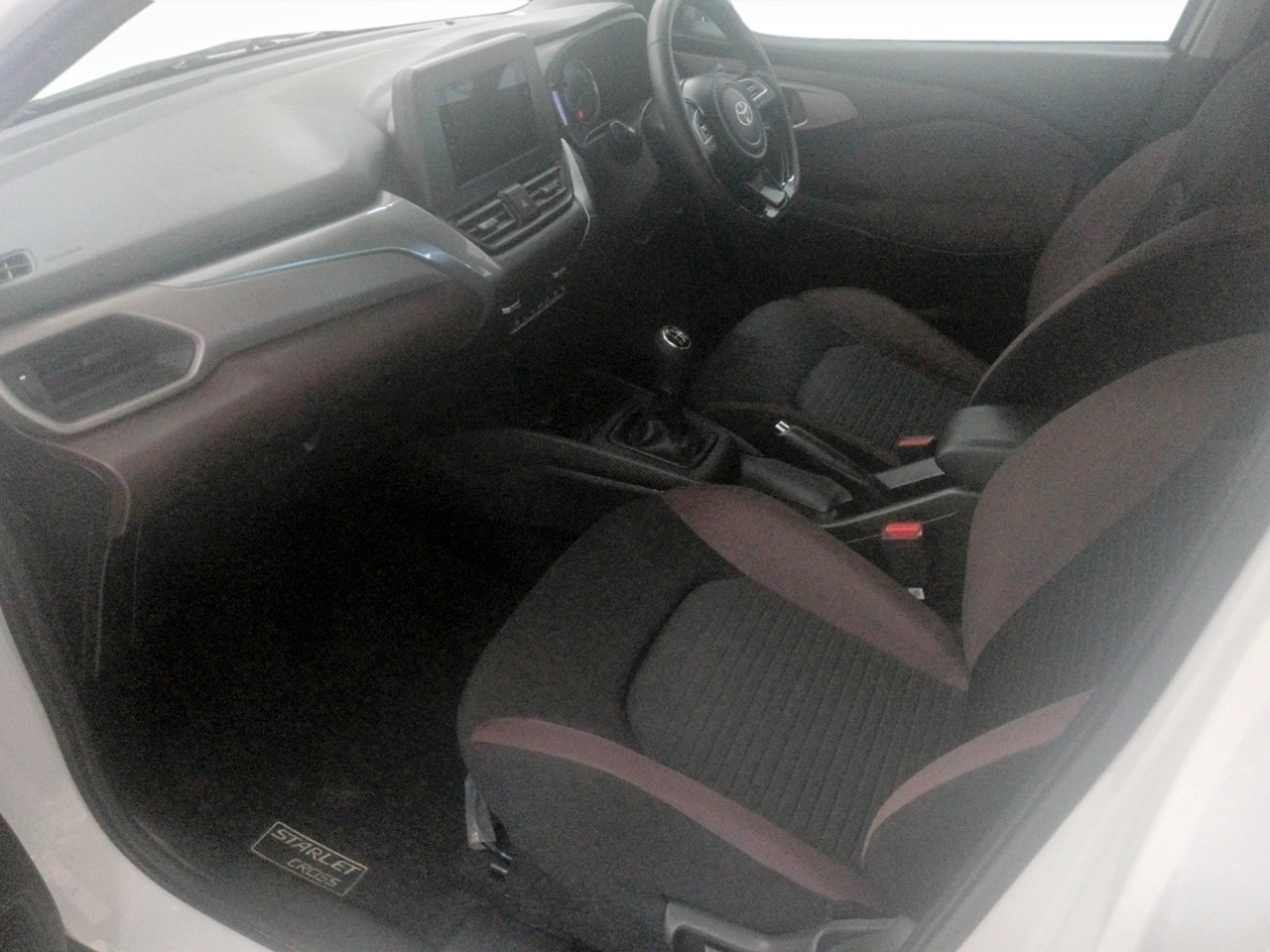 Toyota STARLET CROSS 1.5 XS MANUAL