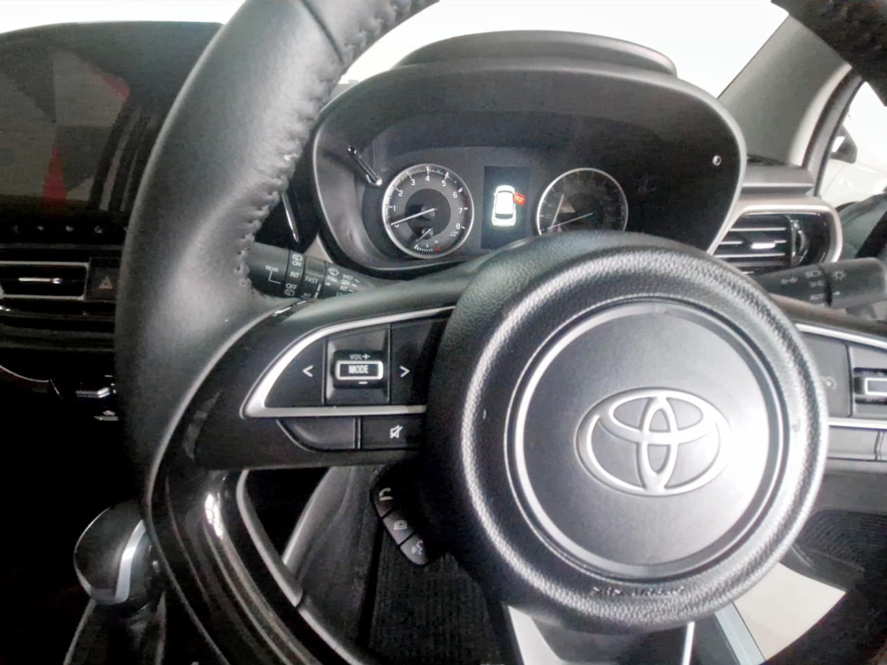 Toyota STARLET CROSS 1.5 XR AUTO
