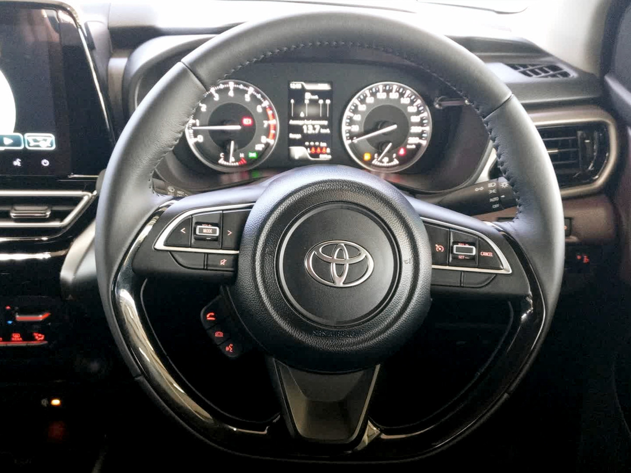 Toyota STARLET CROSS 1.5 XR AUTO