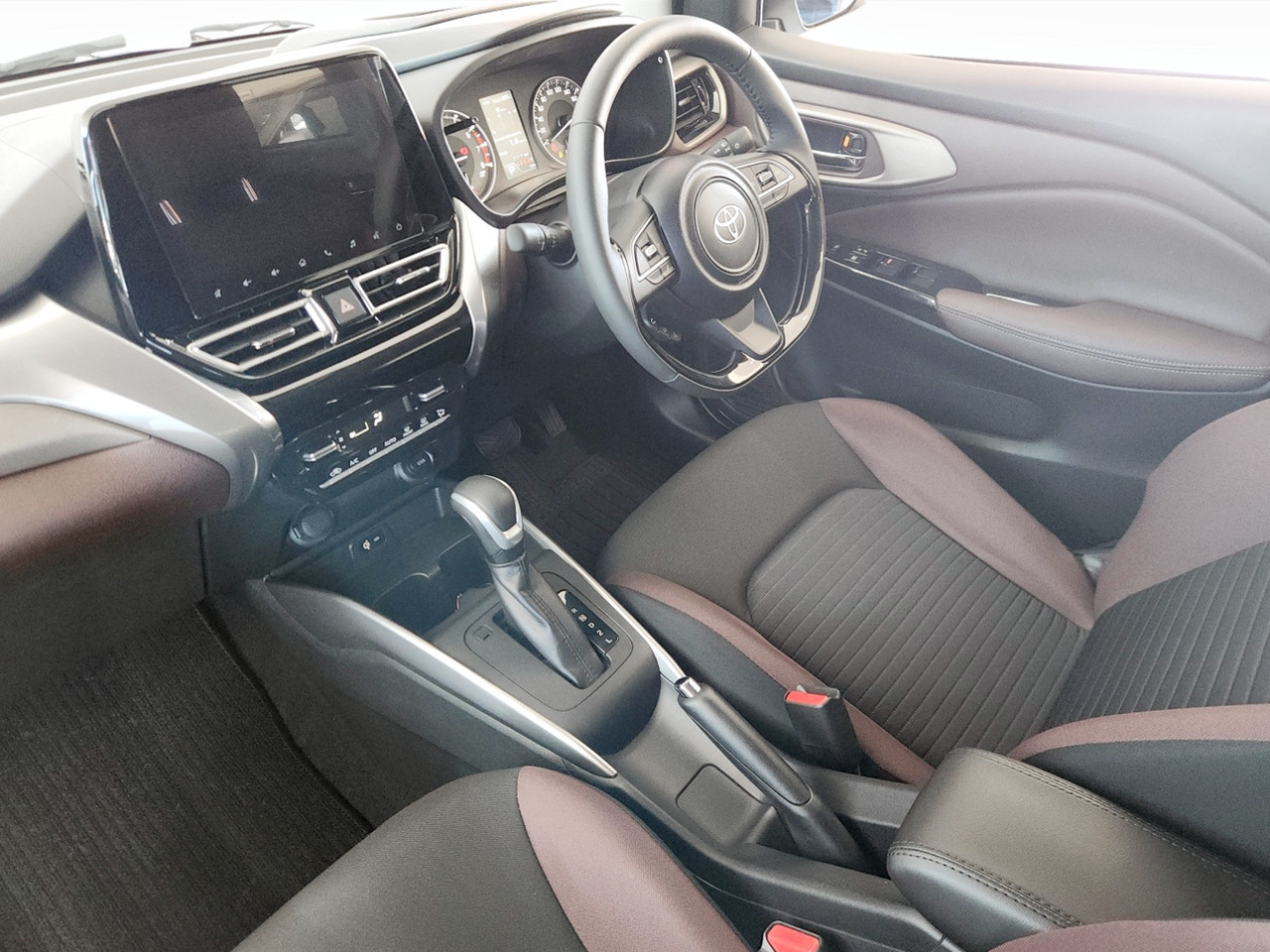 Toyota STARLET CROSS 1.5 XR AUTO