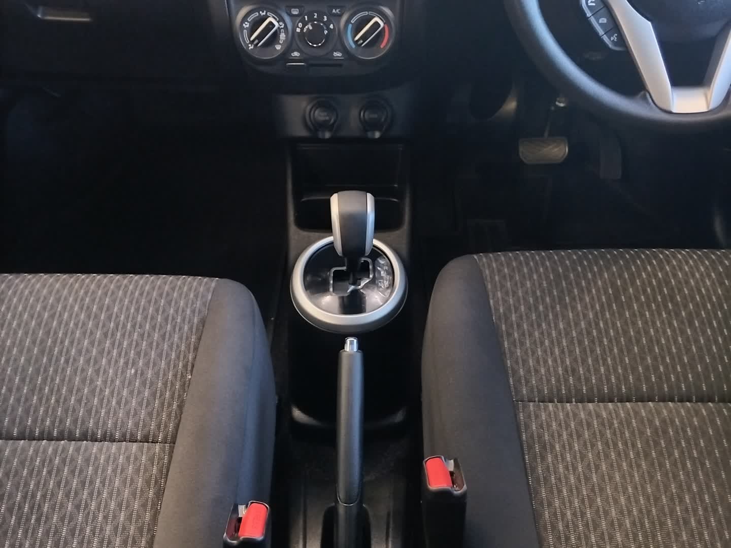 Toyota Vitz 1.0 XR AUTO